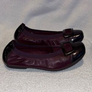 EARTH Eclipse Burgundy and Black Flats with Buckle size 9B